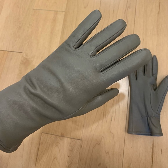 Pair of genuine leather grey gloves - Picture 3 of 5